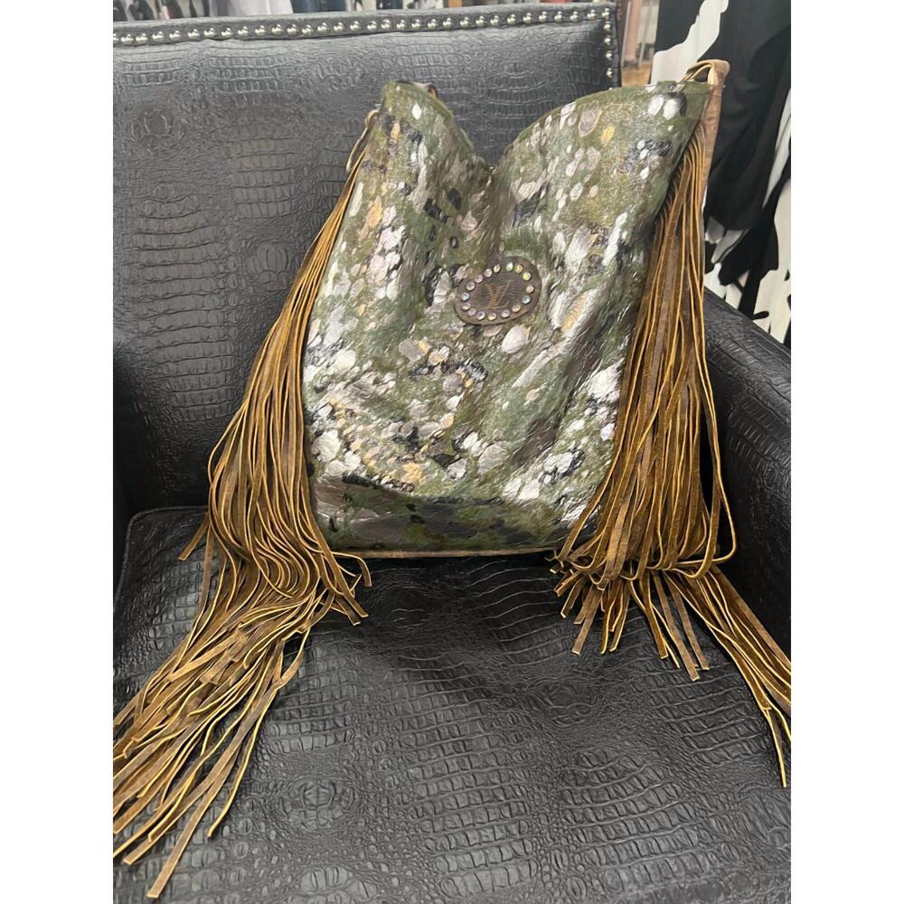 NEW KEEP IT GYPSY hide on shoulder bag in camo print